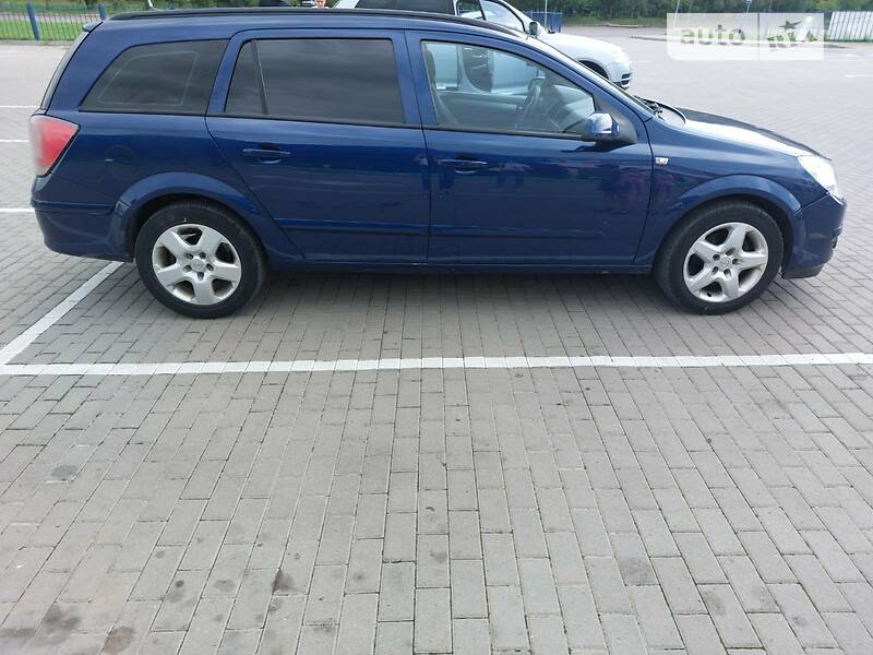 Универсал Opel Astra 2004 в Дрогобыче
