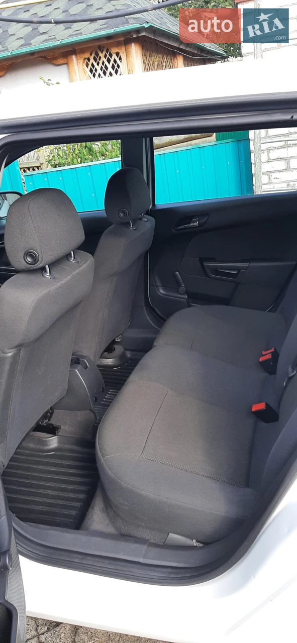 2010 Opel Astra - мініатюра 27