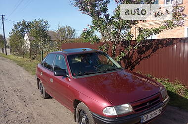 Седан Opel Astra 1993 в Городищеві