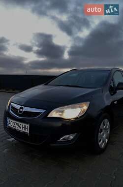 Универсал Opel Astra 2012 в Ужгороде