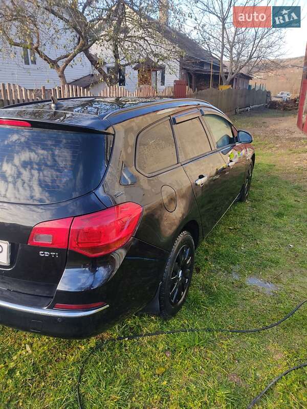 Універсал Opel Astra 2013 в Старому Самборі