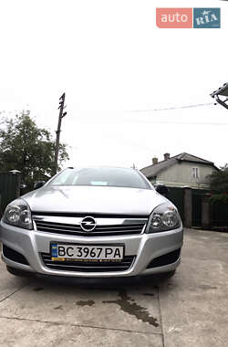 Универсал Opel Astra 2011 в Львове