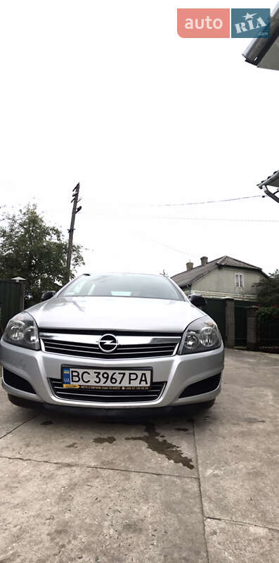 Универсал Opel Astra 2011 в Львове