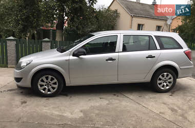 Универсал Opel Astra 2011 в Львове