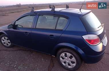 Хэтчбек Opel Astra 2004 в 