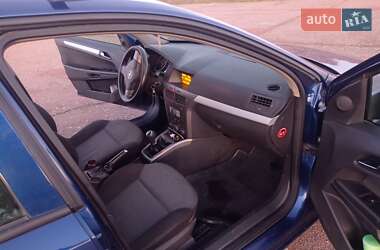 Хэтчбек Opel Astra 2004 в 