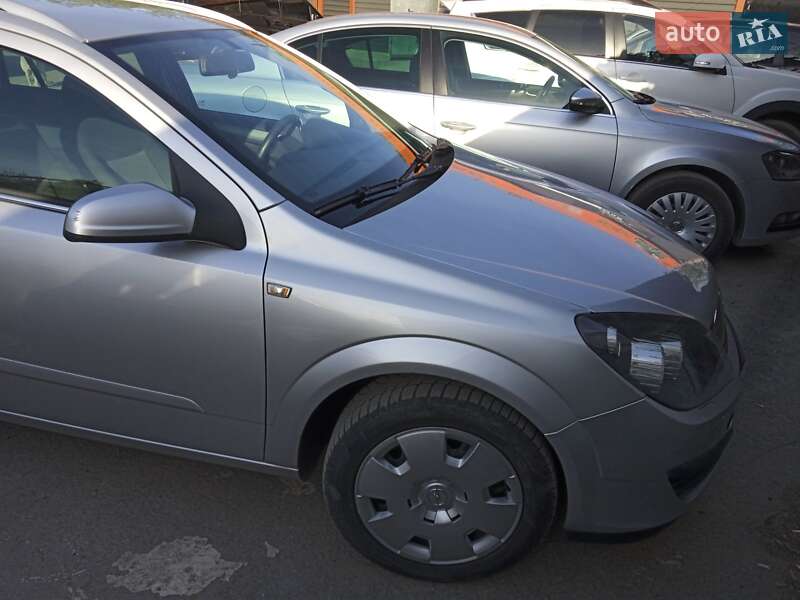 Універсал Opel Astra 2005 в Івано-Франківську