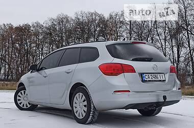 Універсал Opel Astra 2015 в Умані