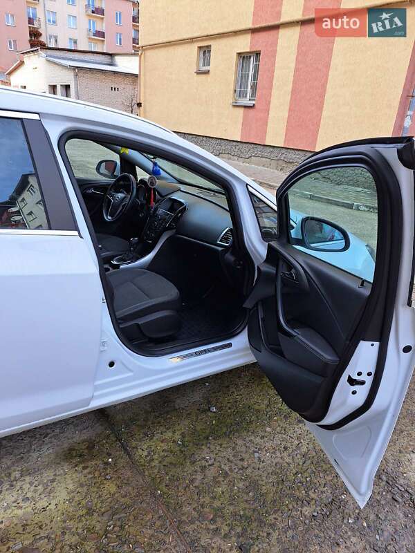 Универсал Opel Astra 2014 в Самборе