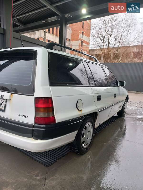 Универсал Opel Astra 1995 в Львове