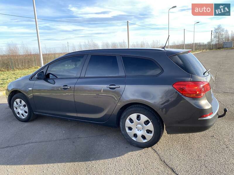 Универсал Opel Astra 2014 в Ивано-Франковске