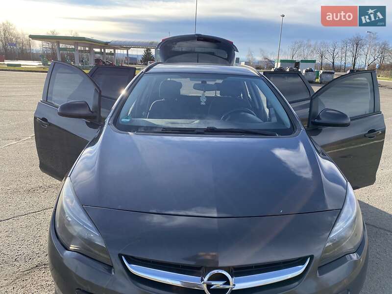 Универсал Opel Astra 2014 в Ивано-Франковске