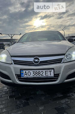 Хэтчбек Opel Astra 2007 в Хусте