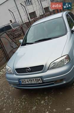 Седан Opel Astra 2004 в Тячеві