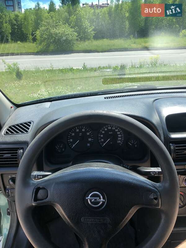 Седан Opel Astra 2008 в Городке