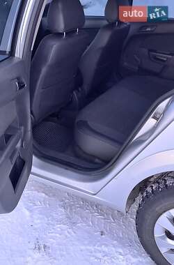 Хэтчбек Opel Astra 2011 в 