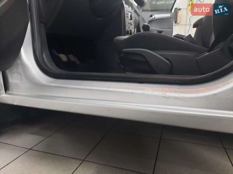 Универсал Opel Astra 2005 в Черкассах