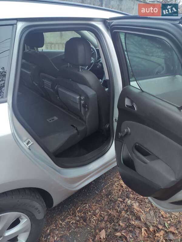 Универсал Opel Astra 2015 в Чернигове