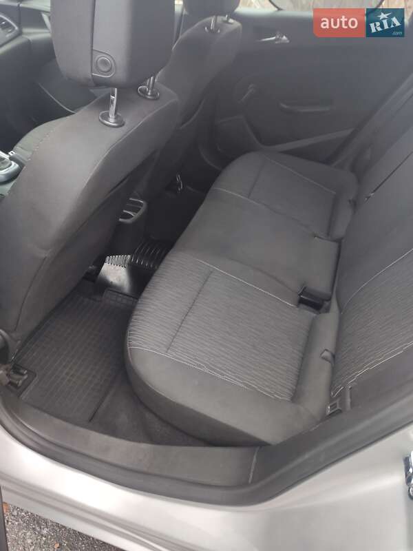 Универсал Opel Astra 2015 в Чернигове