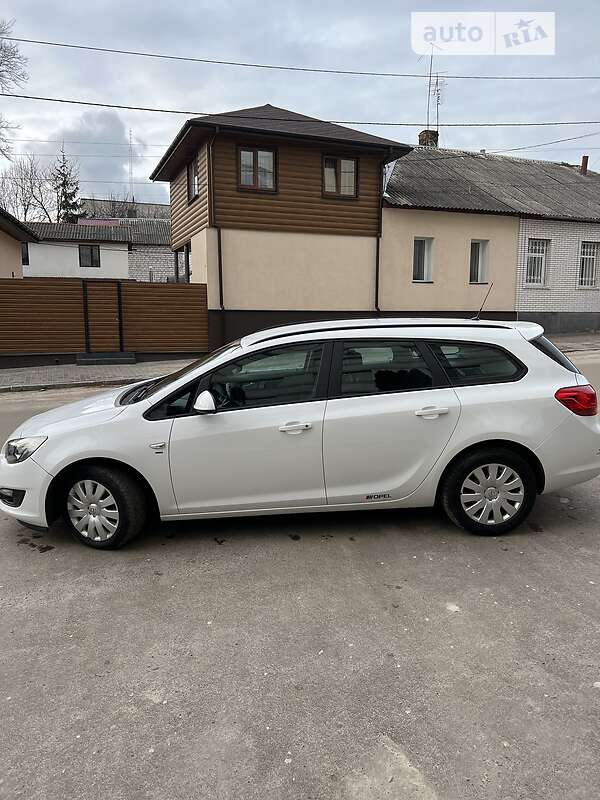 Универсал Opel Astra 2013 в 