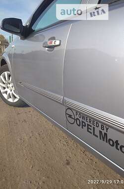 Хэтчбек Opel Astra 2004 в 
