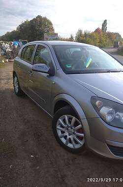 Хэтчбек Opel Astra 2004 в 