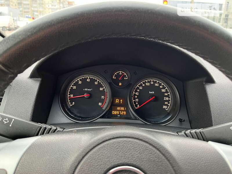 Седан Opel Astra 2014 в Хмельницком