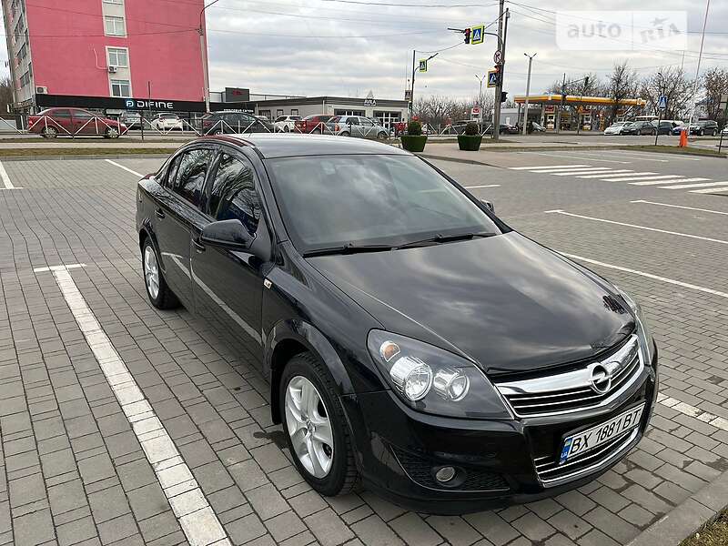 Седан Opel Astra 2014 в Хмельницком