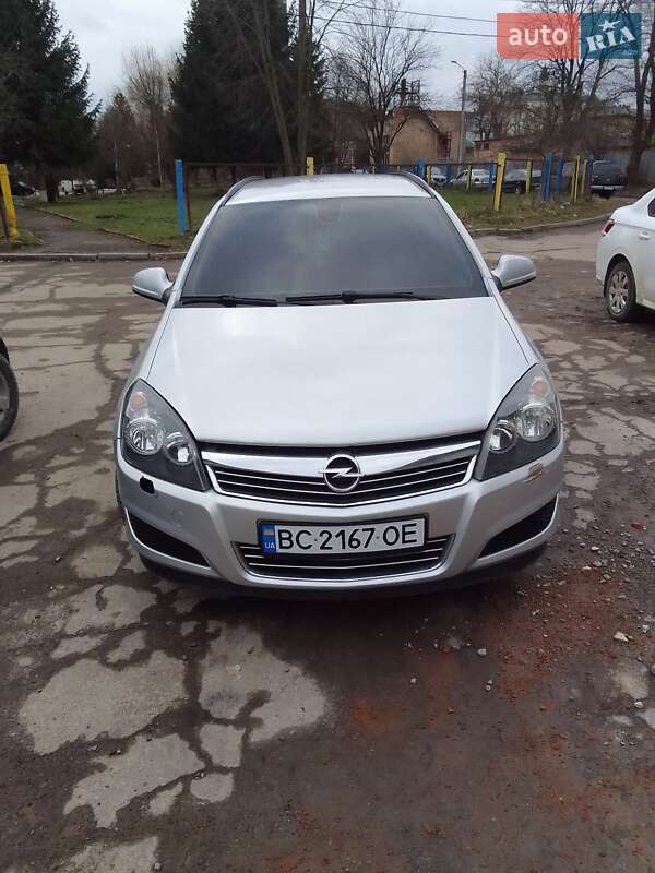 Универсал Opel Astra 2010 в Дрогобыче