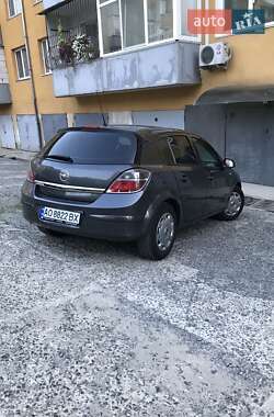 Хэтчбек Opel Astra 2012 в Ужгороде