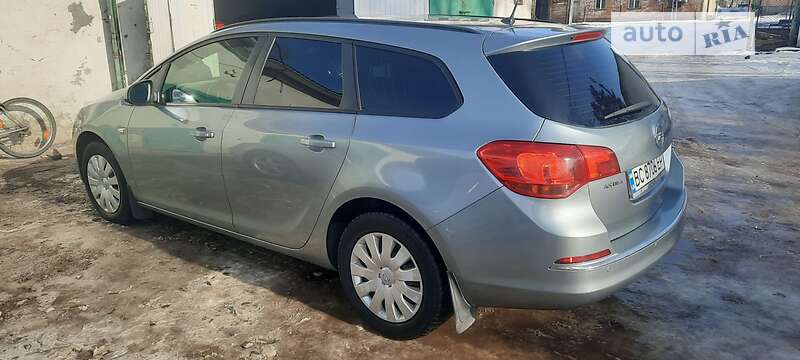 Универсал Opel Astra 2013 в Самборе