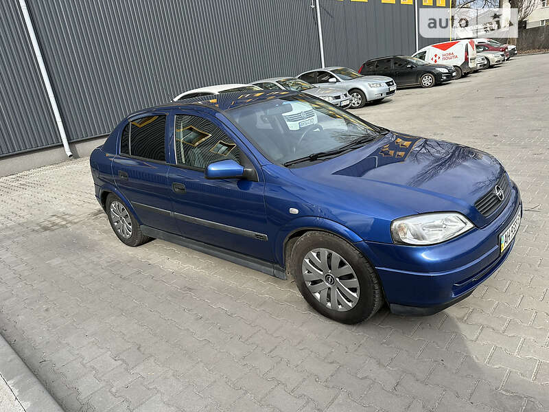 Хэтчбек Opel Astra 2002 в 