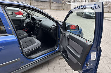 Хэтчбек Opel Astra 2002 в 