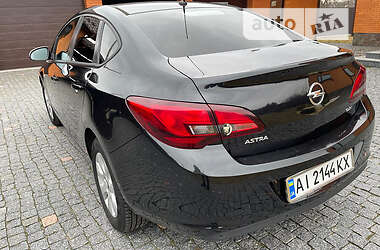 Седан Opel Astra 2015 в Киеве