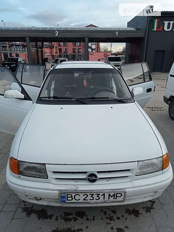 Універсал Opel Astra 1994 в Дрогобичі