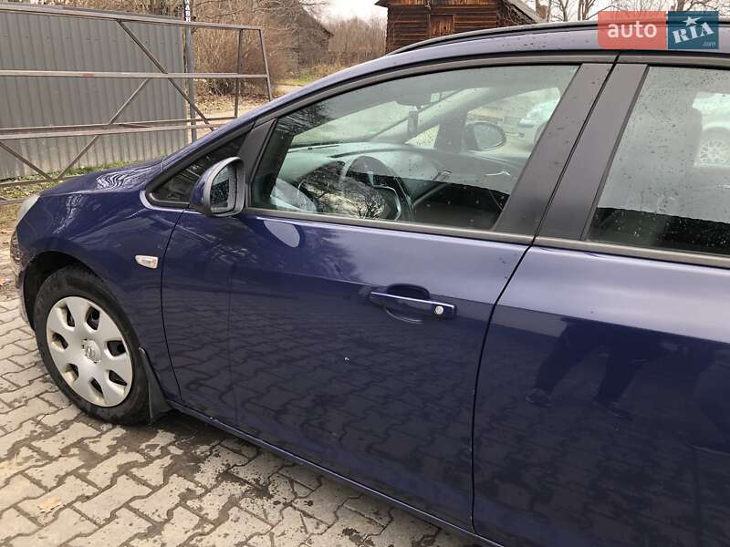 Универсал Opel Astra 2011 в Ивано-Франковске