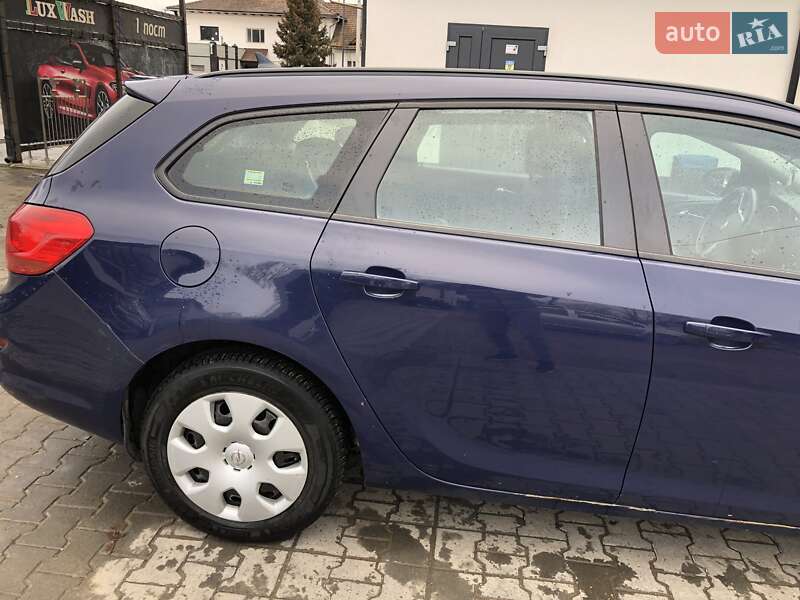 Универсал Opel Astra 2011 в Ивано-Франковске