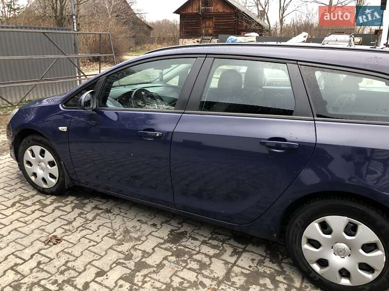 Универсал Opel Astra 2011 в Ивано-Франковске