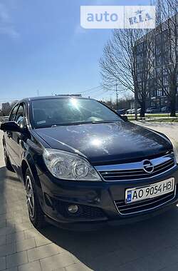 Хэтчбек Opel Astra 2007 в Ужгороде