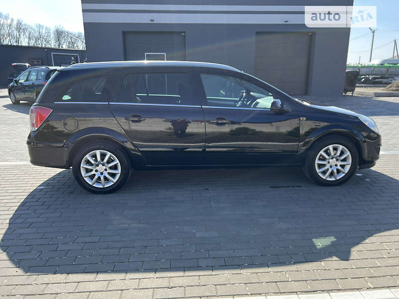 Универсал Opel Astra 2008 в Луцке