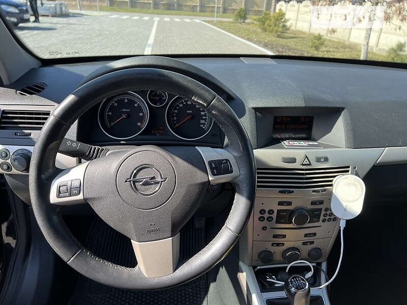 Универсал Opel Astra 2008 в Луцке