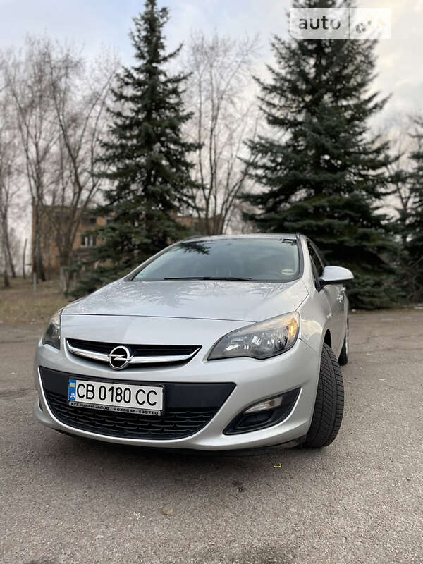 Универсал Opel Astra 2013 в Чернигове