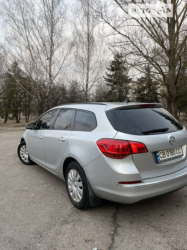 Универсал Opel Astra 2013 в Чернигове
