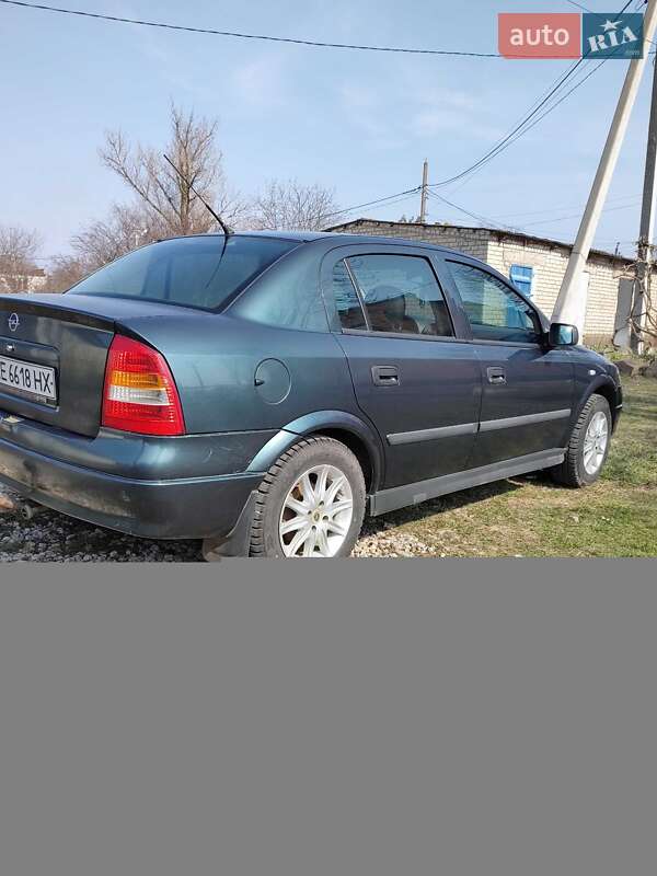 Седан Opel Astra 2004 в Кривом Роге