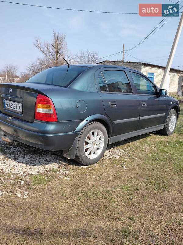 Седан Opel Astra 2004 в Кривом Роге
