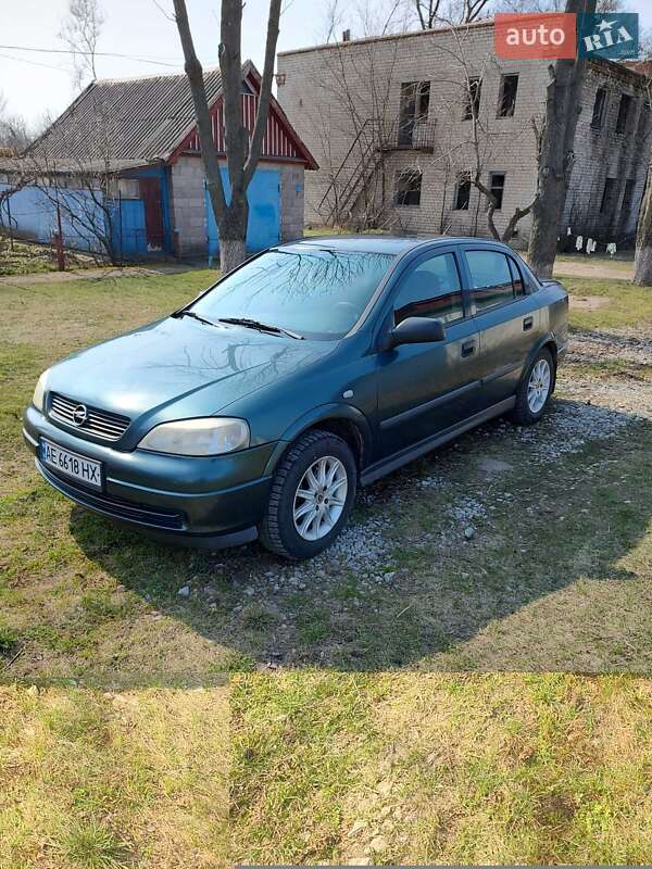 Седан Opel Astra 2004 в Кривом Роге