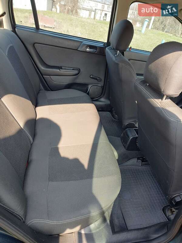 Седан Opel Astra 2004 в Кривом Роге