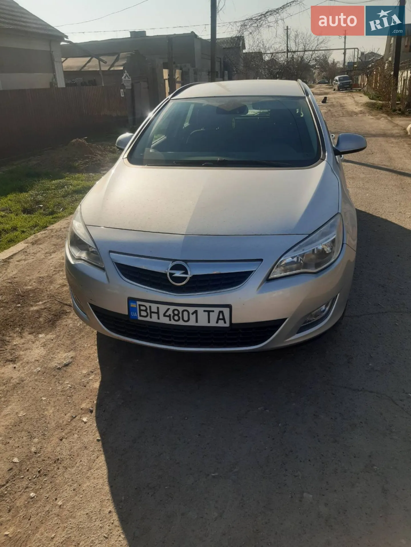 2011 Opel Astra - фото 1