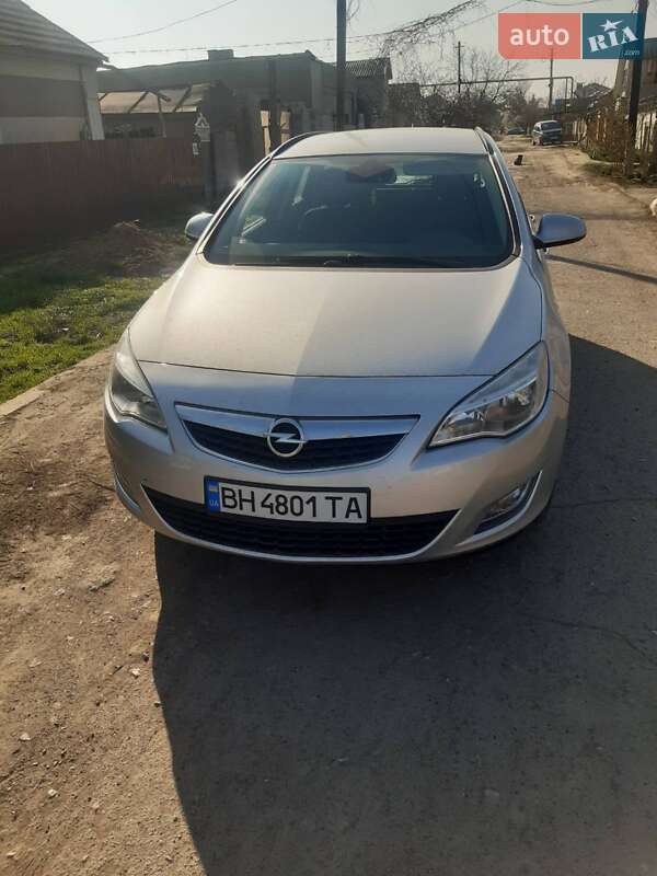 Opel Astra 2011