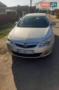 Универсал Opel Astra 2011 в 